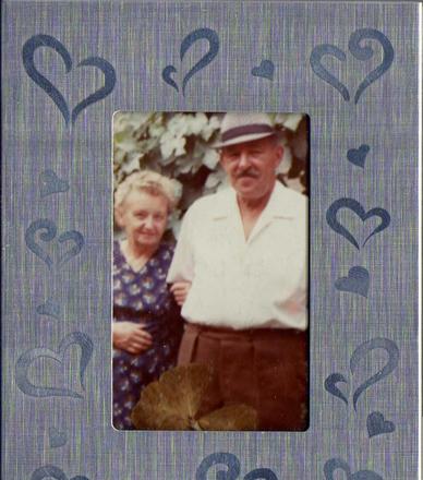 Böngyi néni, Miska bácsi, drága mama, papa,