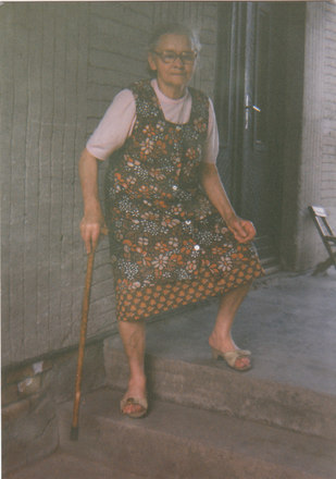 Mamika,Juliska néni