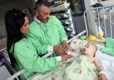 Az egyéves műszíves kisfiú