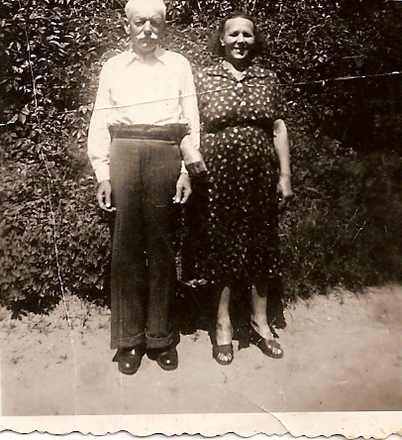 NAGYPAPAPÁM ÉS NAGYIKÁM